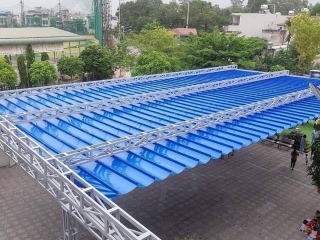 Mái hiên trường học