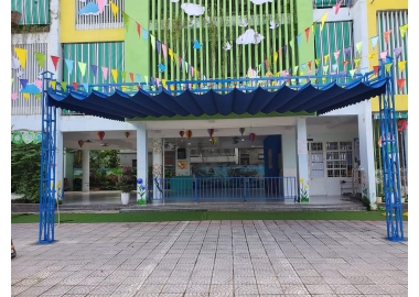 Lắp mái hiên cho nhà hàng tại Hồ Chí Minh - Mái Xếp Hoàng Dương